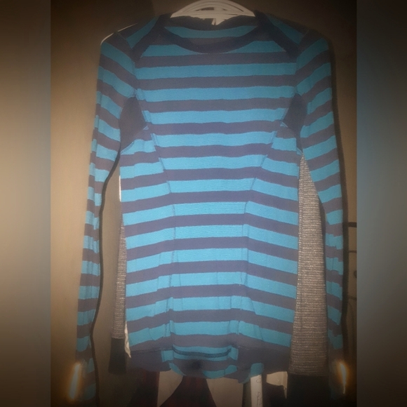 {size 6} Rare Athletica Base Runner Longsleeve - Picture 1 of 3